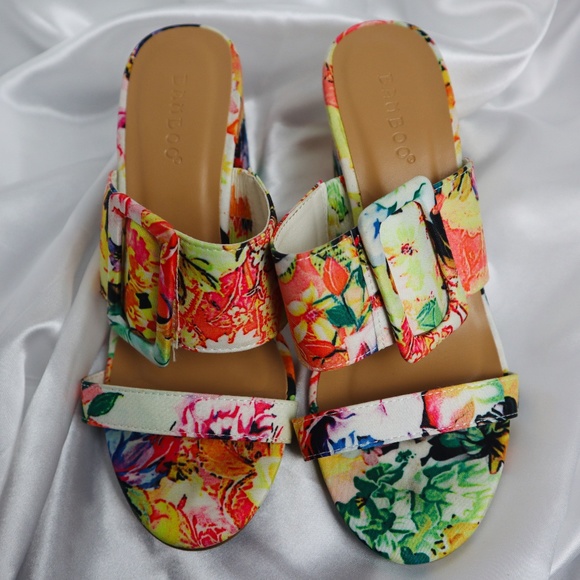 BAMBOO Shoes - Bamboo Floral Print Chunky Heels